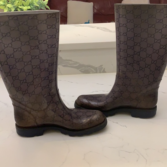 COPY - **Used**Gucci rain boots. - Picture 2 of 10